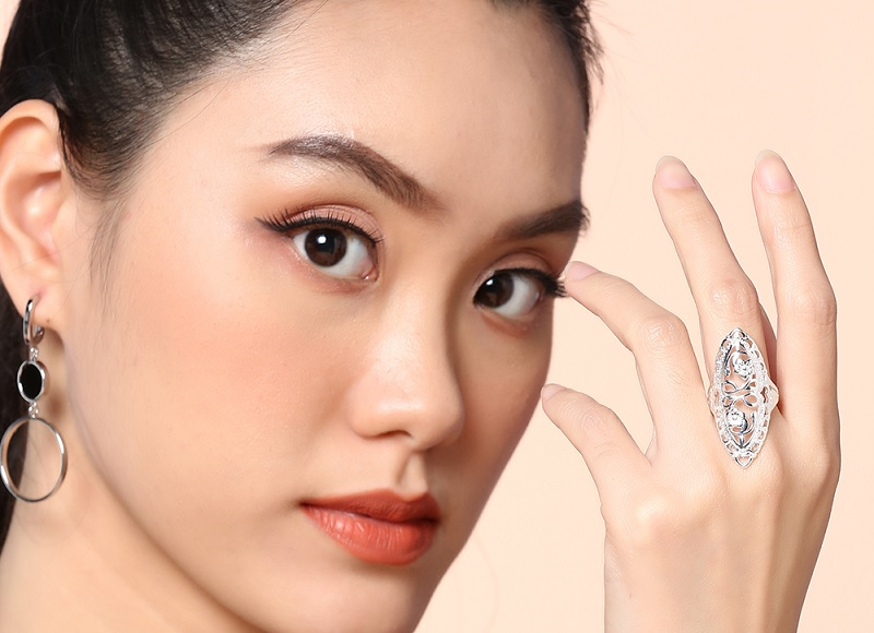 Nhẫn bản dài, chạm khắc tinh tế
